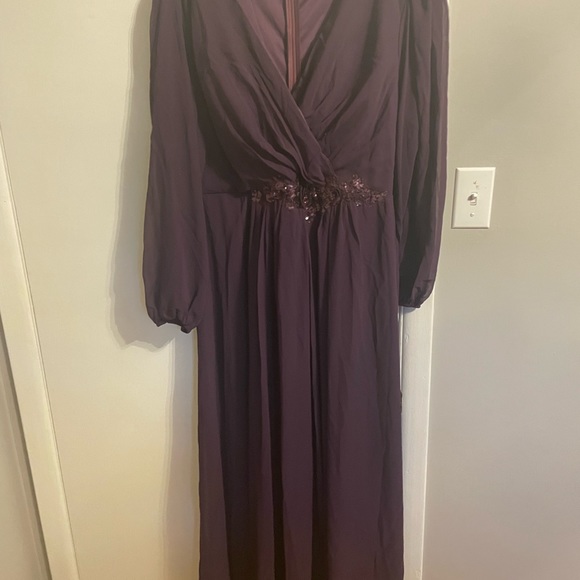 5x (fits like 4x) Long purple dress- NEW - Picture 3 of 4